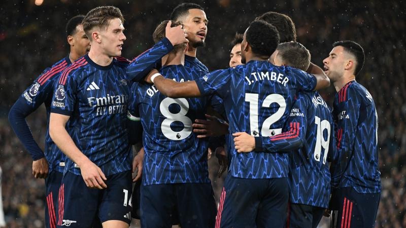 科尔2T+库里6犯！勇士1分惜败，主裁把话挑明，小卡拒绝接受采访